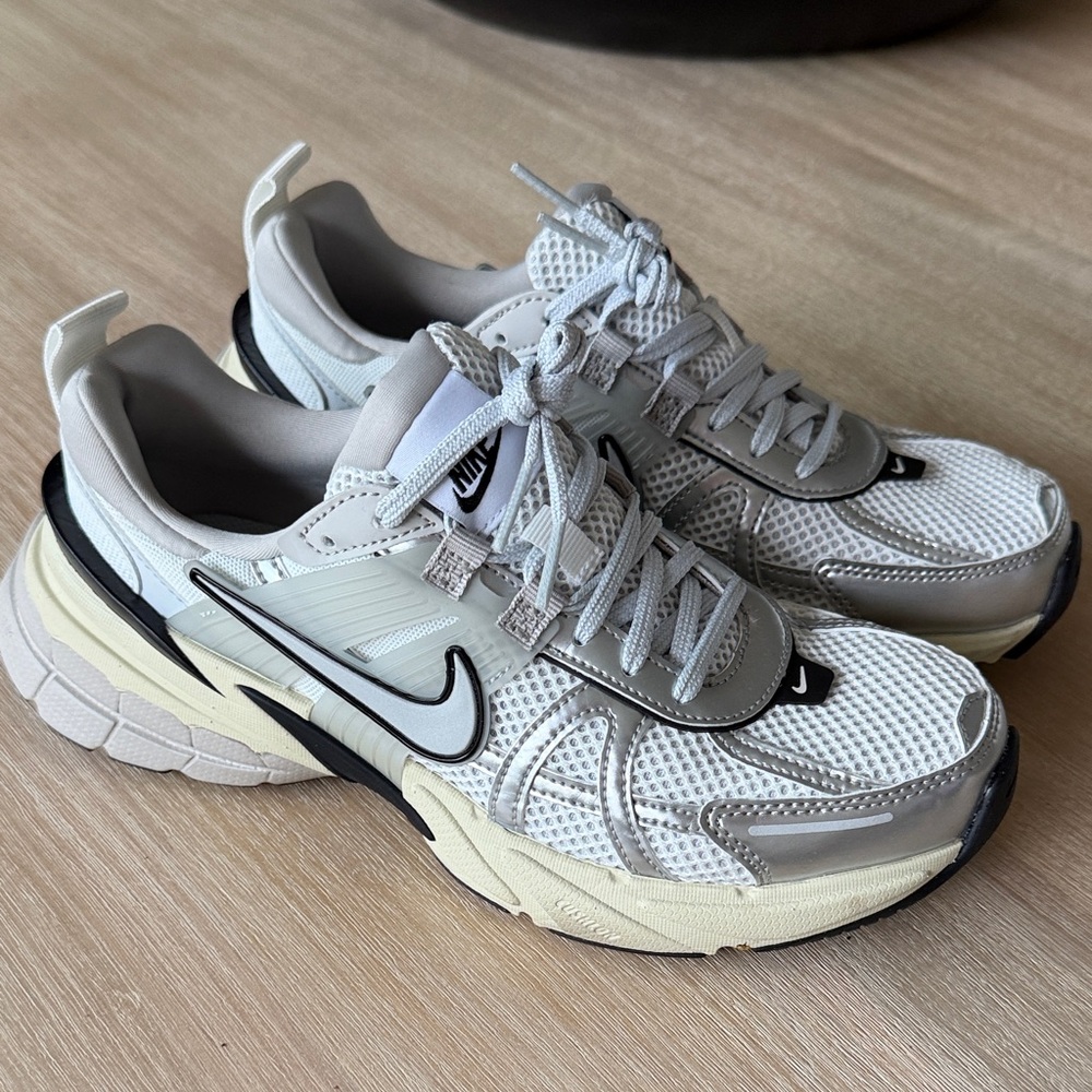 Nike V2K Run
New